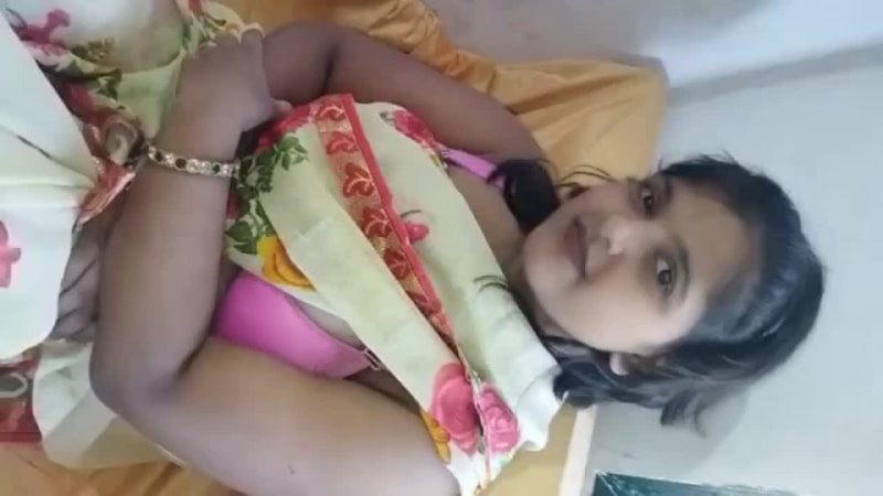 Dada Ji fickte seine Enkelin Sofia mit einem Kondom und versuchte, sie in den Arsch zu ficken